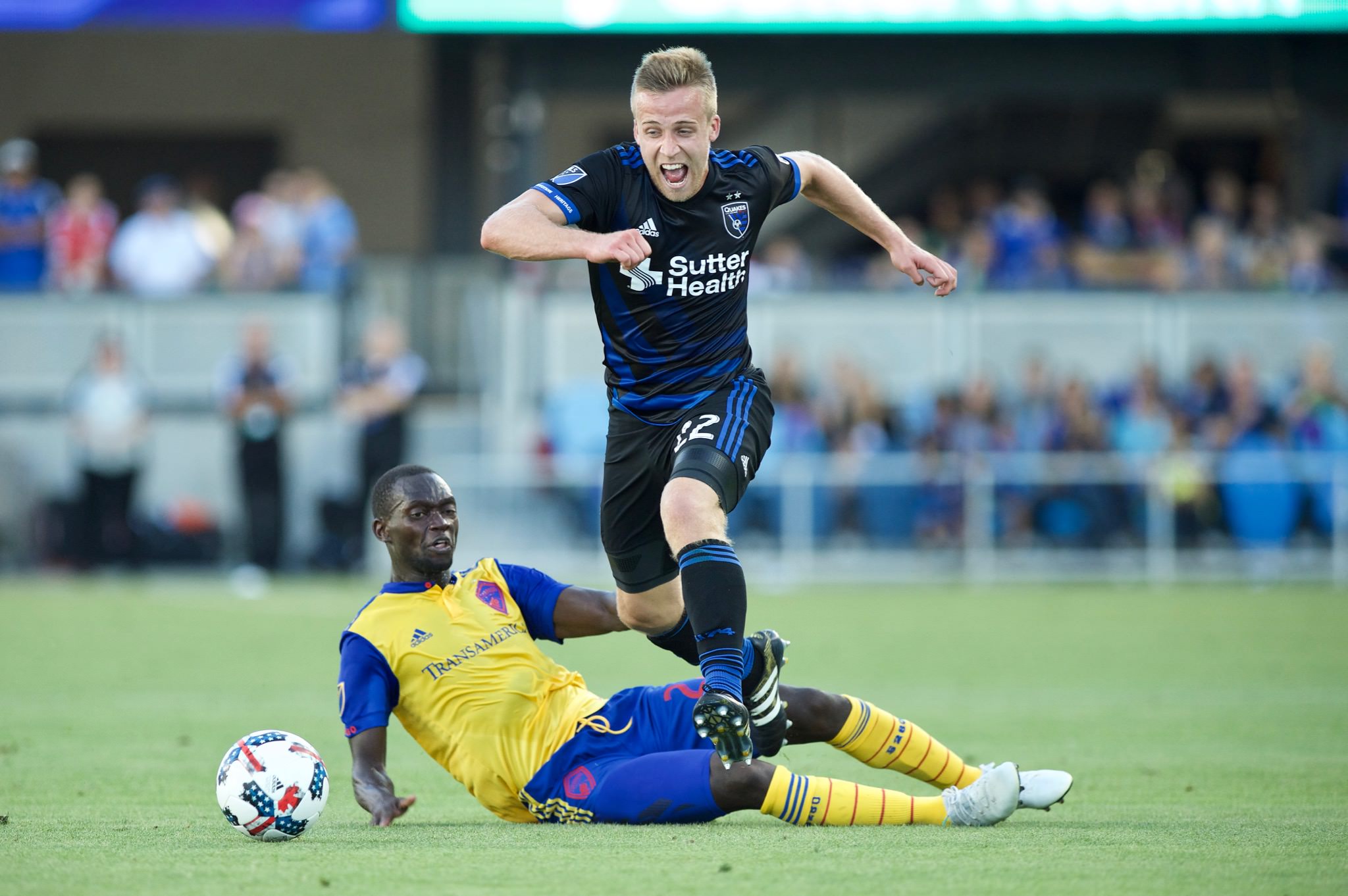 相比之下 相比之下