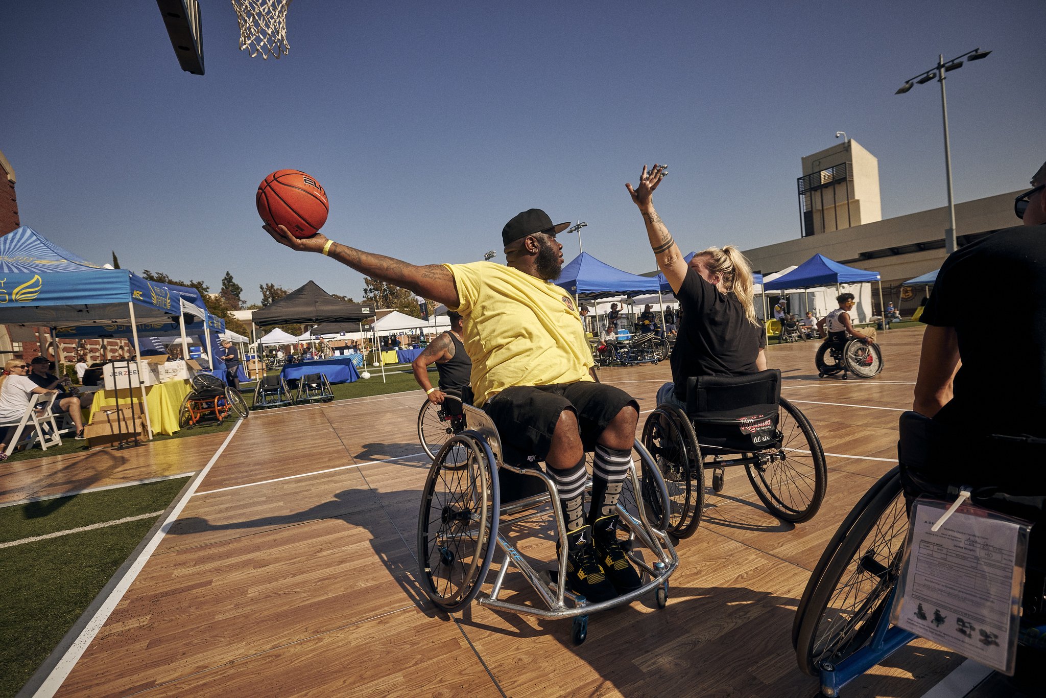 展现出极强 展现出极强